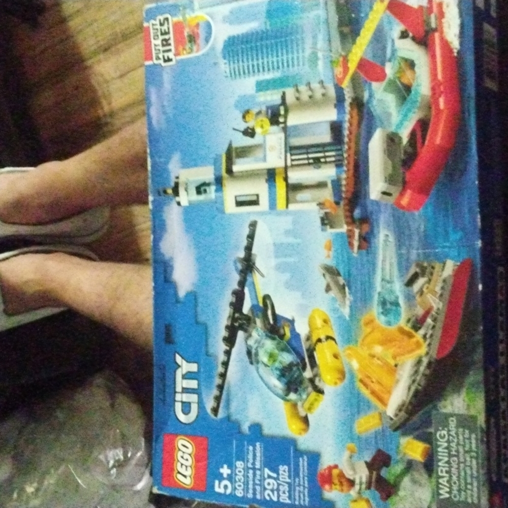 LEGO city police station complete set instructions included ( open box)